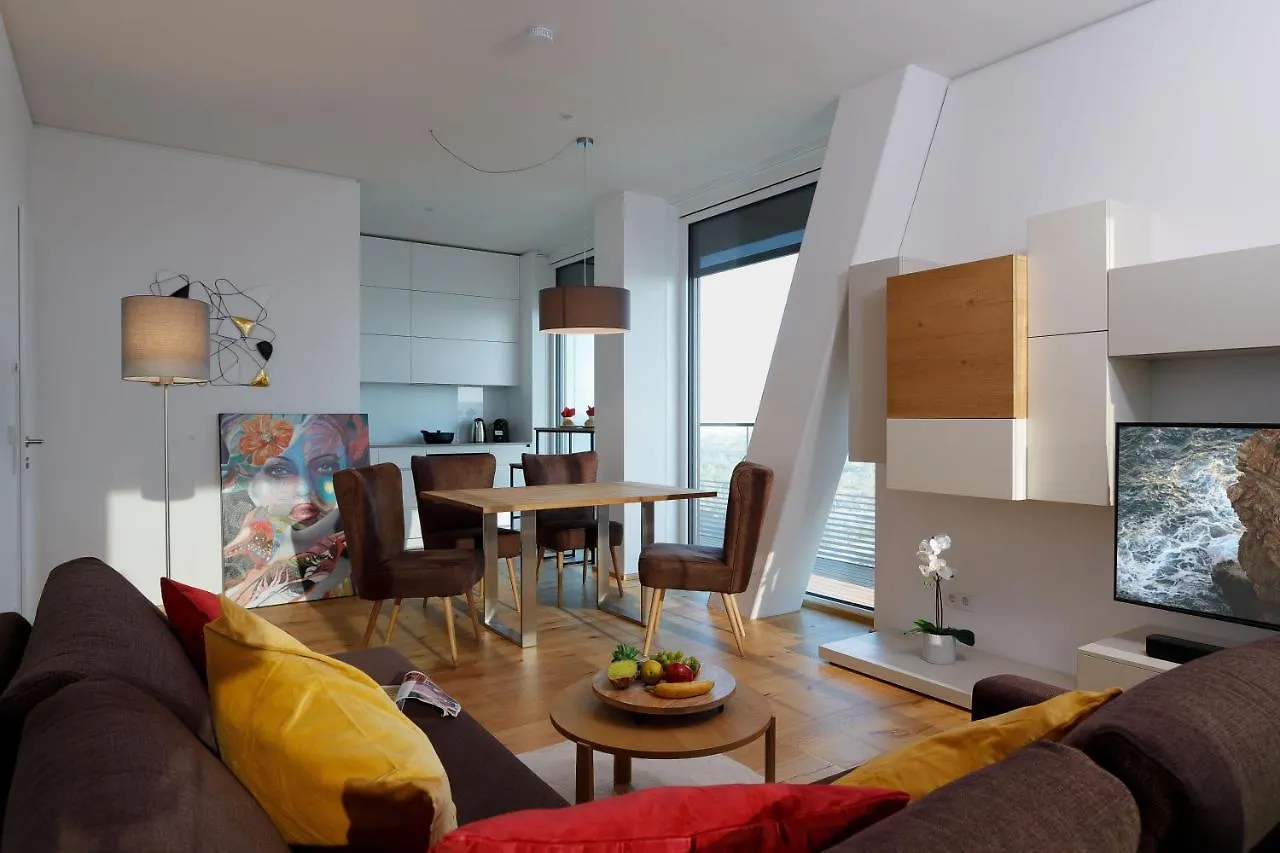 Triiiple Suites Level 21 Mit Balkon Und Tiefgarage Viena