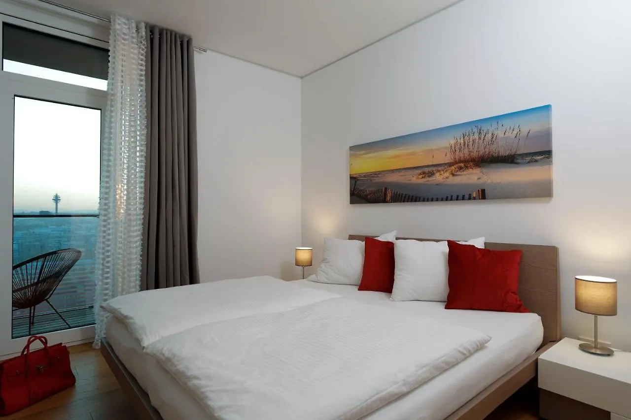 Triiiple Suites Level 21 Mit Balkon Und Tiefgarage Vienna Austria