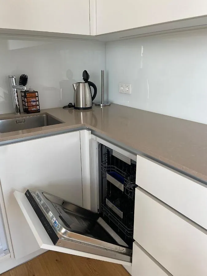 Triiiple Suites Level 21 Mit Balkon Und Tiefgarage Vienna Austria